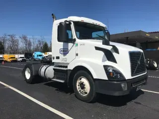 2015 VOLVO VNL42300