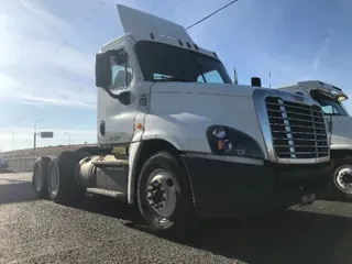 2016 FREIGHTLINER X12564ST