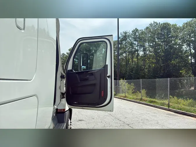2023 Freightliner Cascadia 126