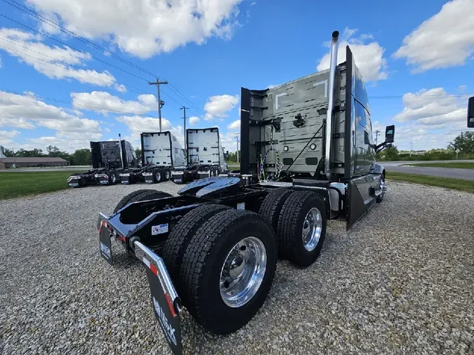 2025 VOLVO VNL64TV04