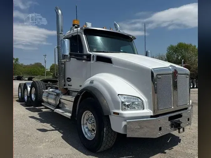 2022 KENWORTH T880