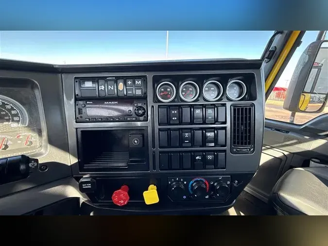 2022 MACK AN64T