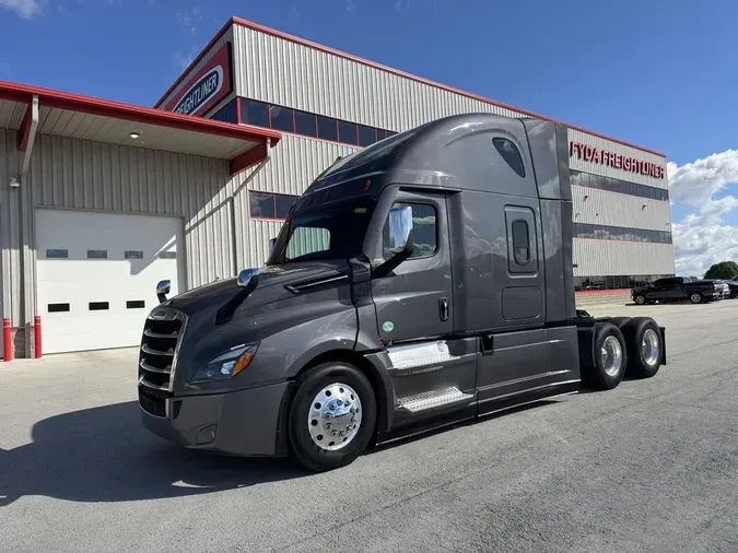 2024 Freightliner CASCADIA 126