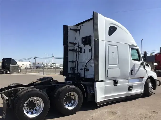 2021 FREIGHTLINER CA126