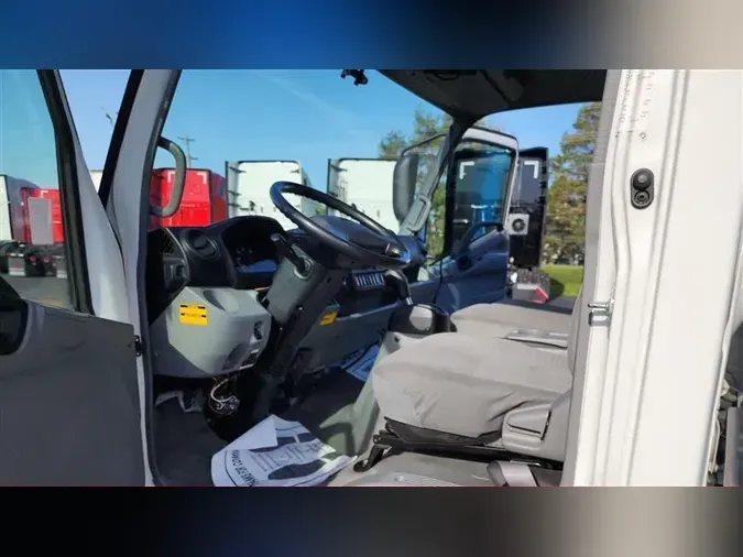 2019 HINO 195