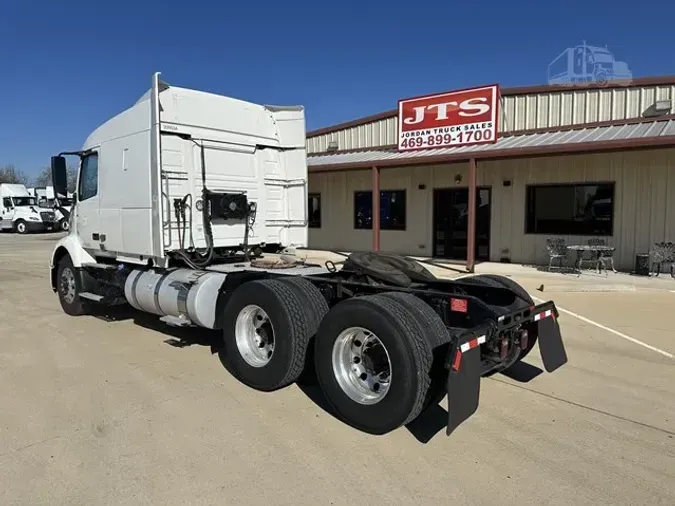 2019 VOLVO VNR64T640