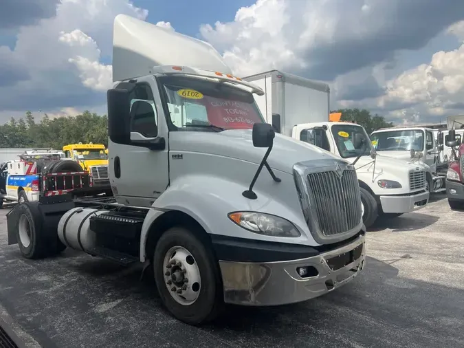 2019 NAVISTAR INTERNATIONAL RH613 DAYCAB S/A