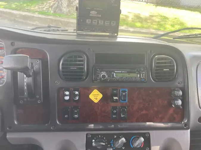 2017 FREIGHTLINER M2 106