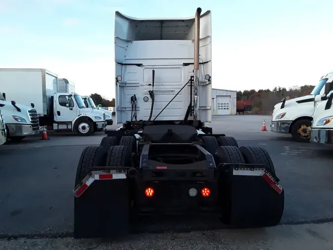 2020 VOLVO VNR64T-640