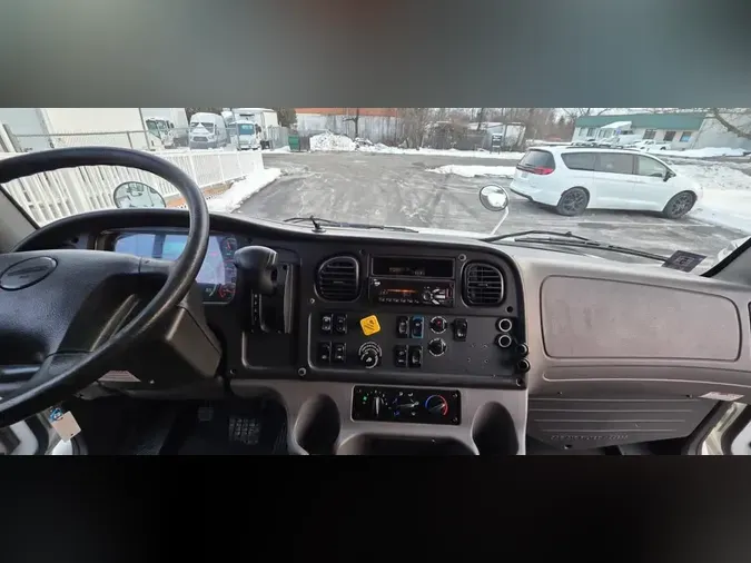 2021 FREIGHTLINER/MERCEDES M2 106