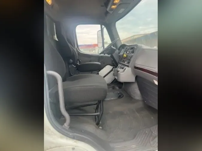 2020 FREIGHTLINER/MERCEDES M2 106