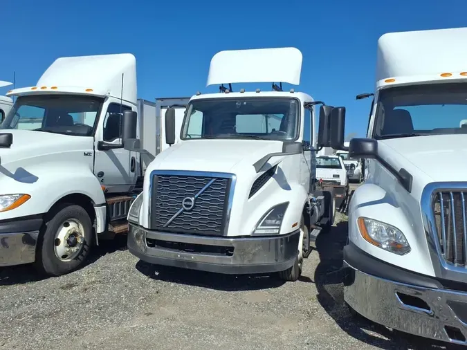 2019 VOLVO VNL64T-300