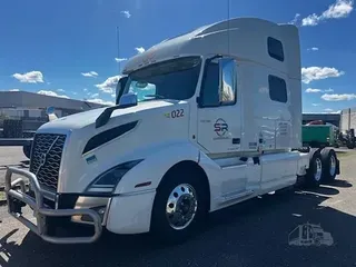 2022 VOLVO VNL64T860