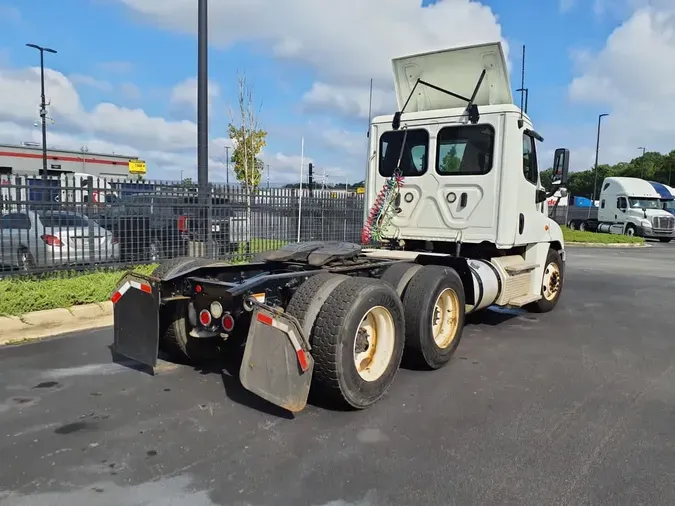 2019 FREIGHTLINER/MERCEDES CASCADIA 125ac4dee23270608cb6b6024d53b6c6964