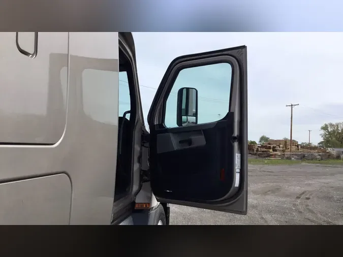 2021 Freightliner Cascadia 126