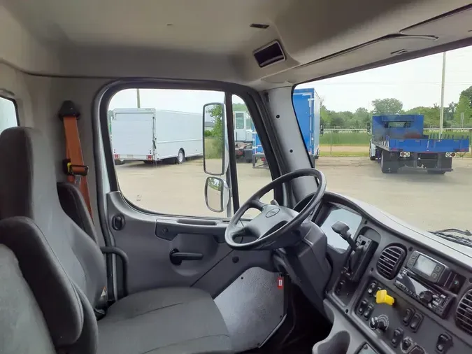 2018 FREIGHTLINER M2 106