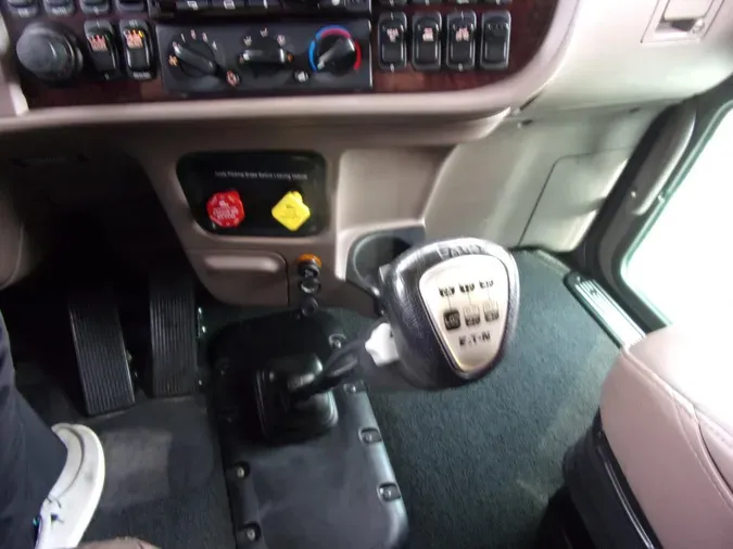 2022 Peterbilt 389