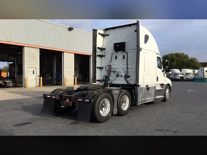 2020 Freightliner Cascadia 126