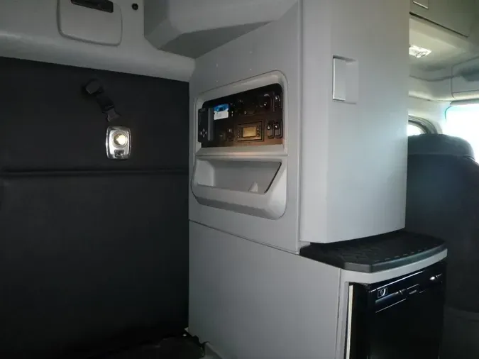 2023 Kenworth T680