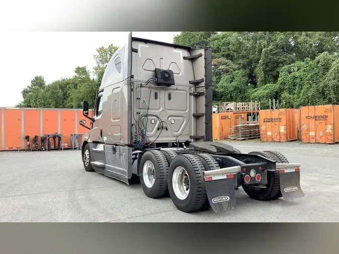 2021 Freightliner Cascadia 126