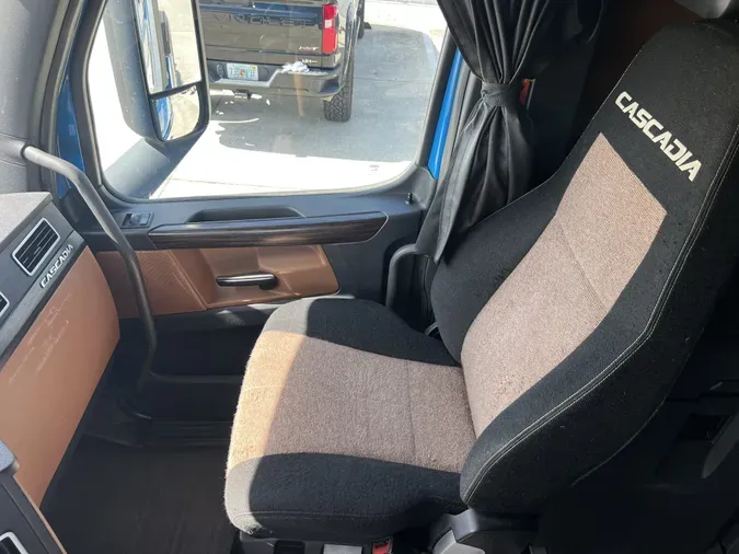 2019 Freightliner Cascadia 126