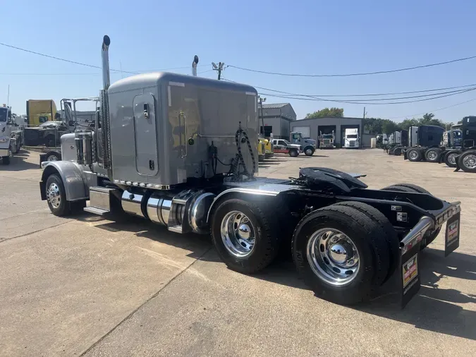 2021 Peterbilt 389