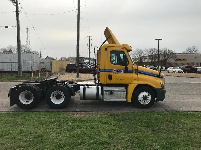 2018 Freightliner X12564ST