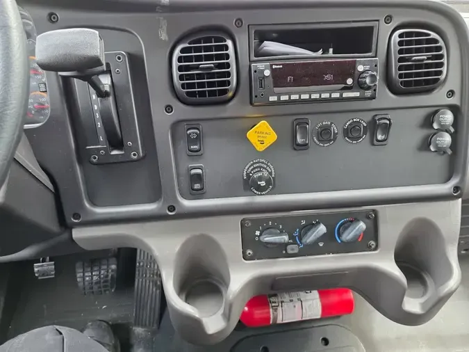 2018 FREIGHTLINER M2 106