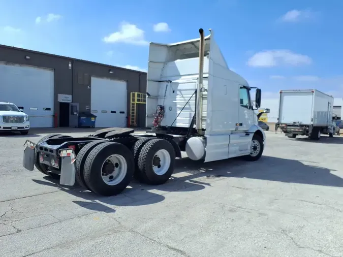 2020 VOLVO VNR64T-640