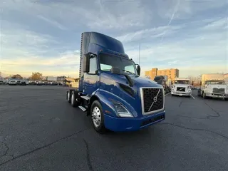 2020 VOLVO VNR64T300