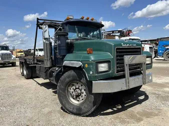 1996 MACK RD688S