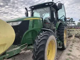 2018 John Deere 7210R