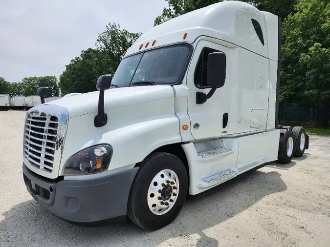 2019 Freightliner X12564ST