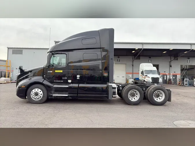 2022 Volvo VNL760