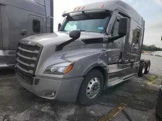 2024 Freightliner Cascadia&reg; Sleeper Cab 126" BBC 72" XT