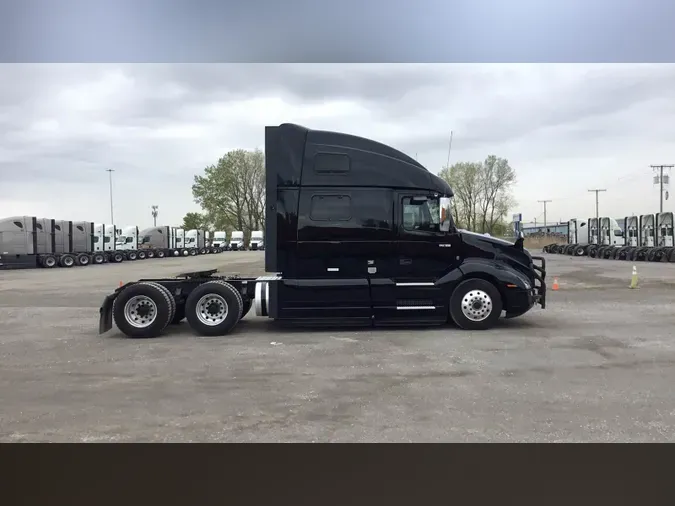 2022 Volvo VNL860