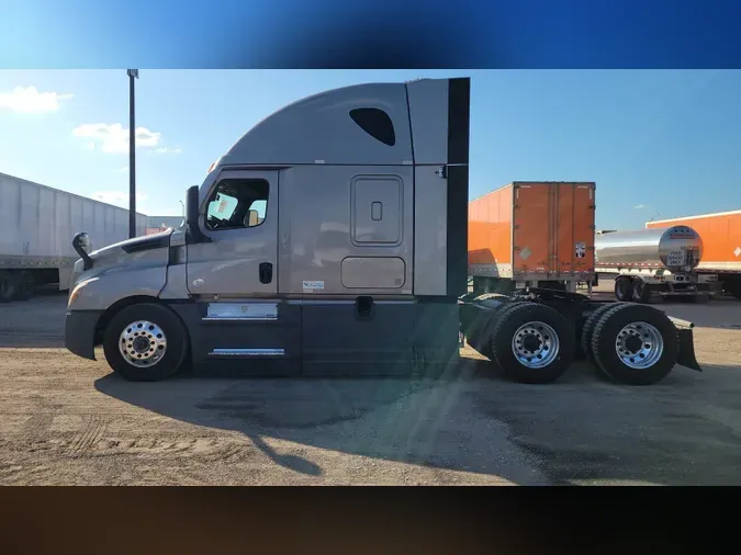 2024 Freightliner Cascadia 126