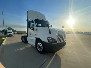 2015 FREIGHTLINER X12564ST