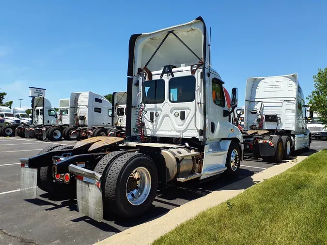 2016 FREIGHTLINER/MERCEDES CASCADIA 113