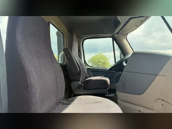 2017 FREIGHTLINER/MERCEDES CASCADIA 113