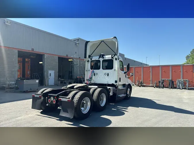 2019 Freightliner Cascadia 126