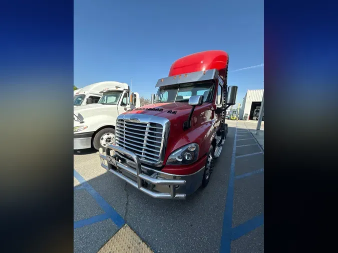 2020 FREIGHTLINER/MERCEDES CASCADIA 125ac7fe491afec45eed6ea8a04d66d0840