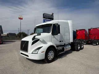 2020 VOLVO VNR64T640