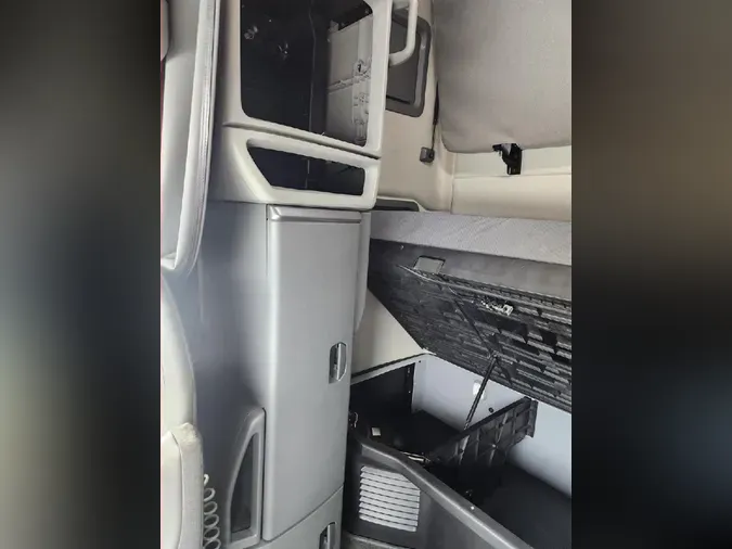 2020 VOLVO VNL64T760