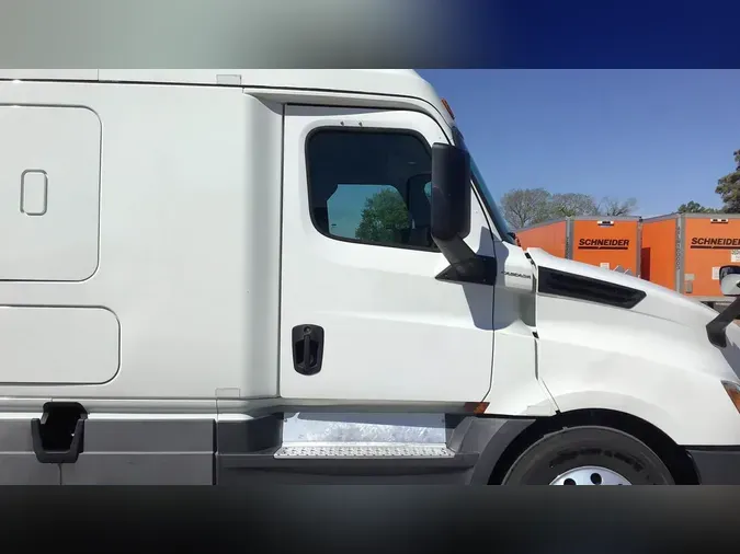 2020 Freightliner Cascadia 126