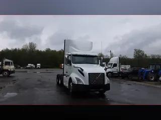 2019 Volvo VNL300