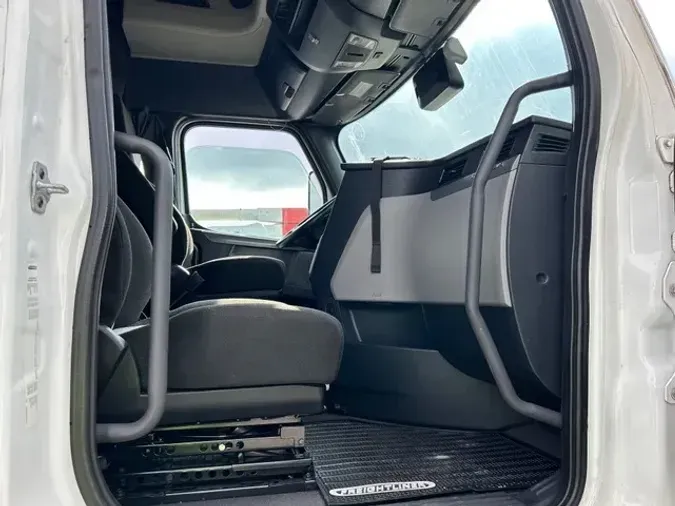 2020 FREIGHTLINER CA126