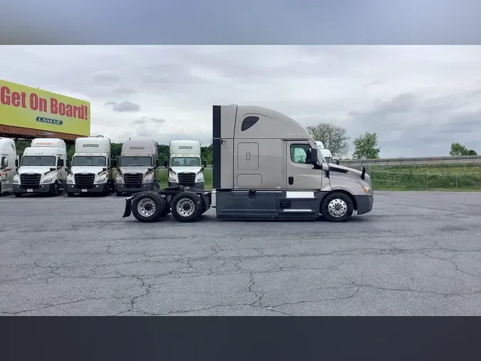 2022 Freightliner Cascadia 126ac91bf1cd13e43333ab1d852ff389038