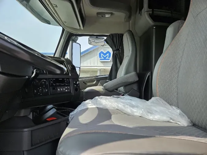 2024 VOLVO VNL64T760