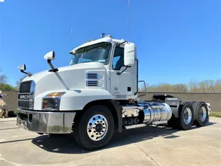2022 Mack AN64T M742